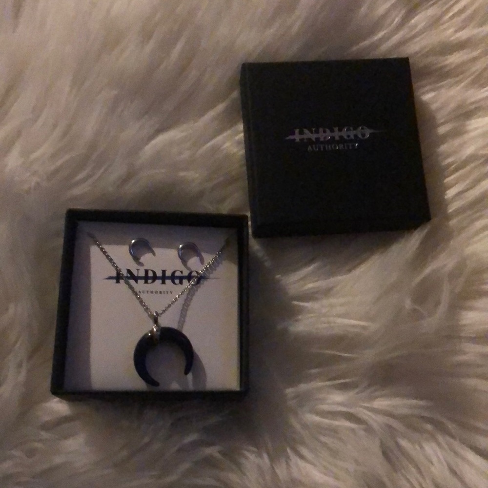 Necklace and earrings set